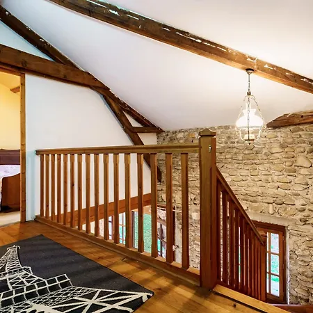 La Petite Maison - Avec Piscine Partagee